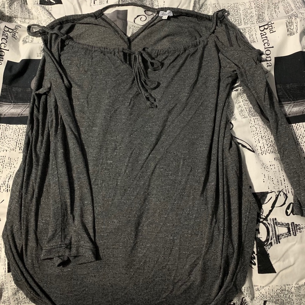 Long-sleeve with shoulder cut-outs - Size M